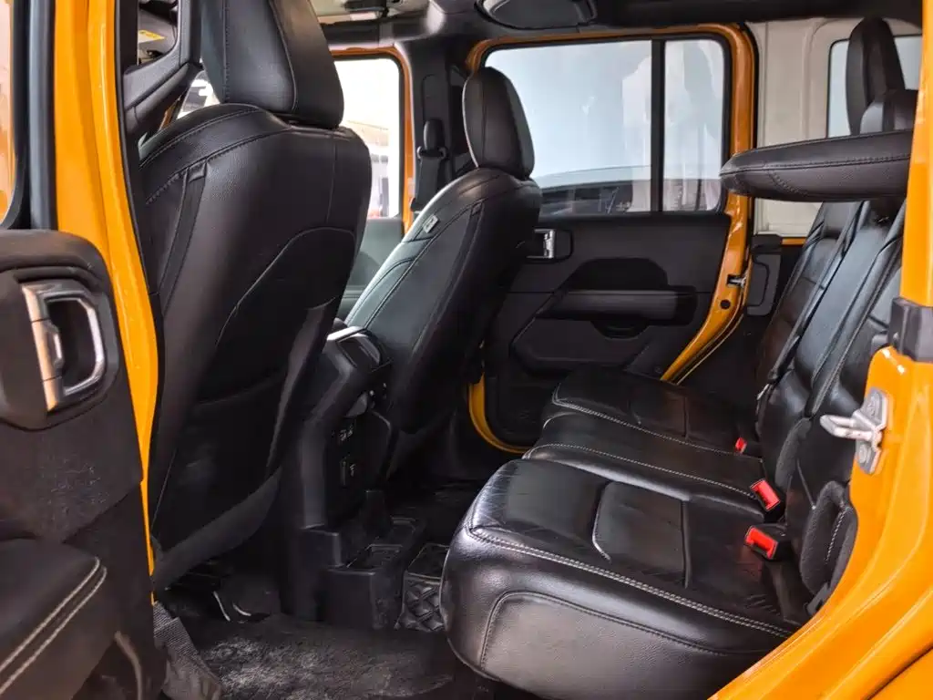 Фото 4 - Jeep Wrangler
