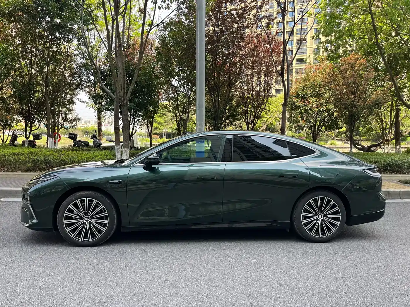 GEELY GALAXY GALAXY SPARKLE 8