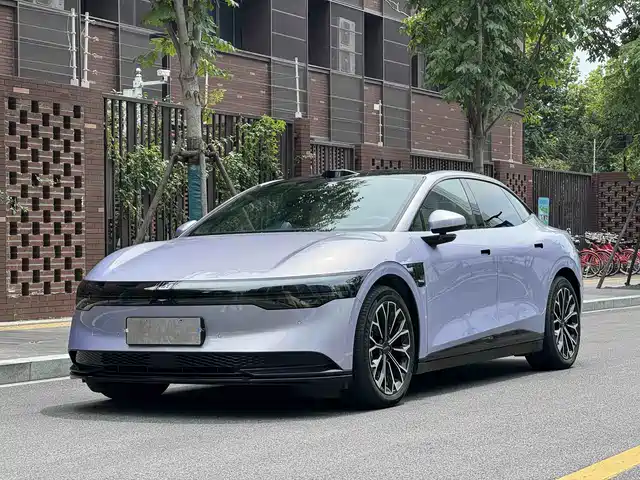 Zeekr 007 Полный привод, система помощи водителю, 75kWh