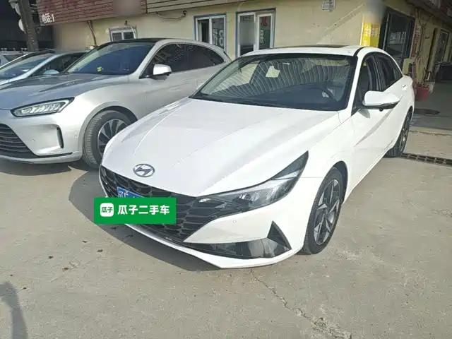 Hyundai Elantra 1.5L CVT LUX, Премиум