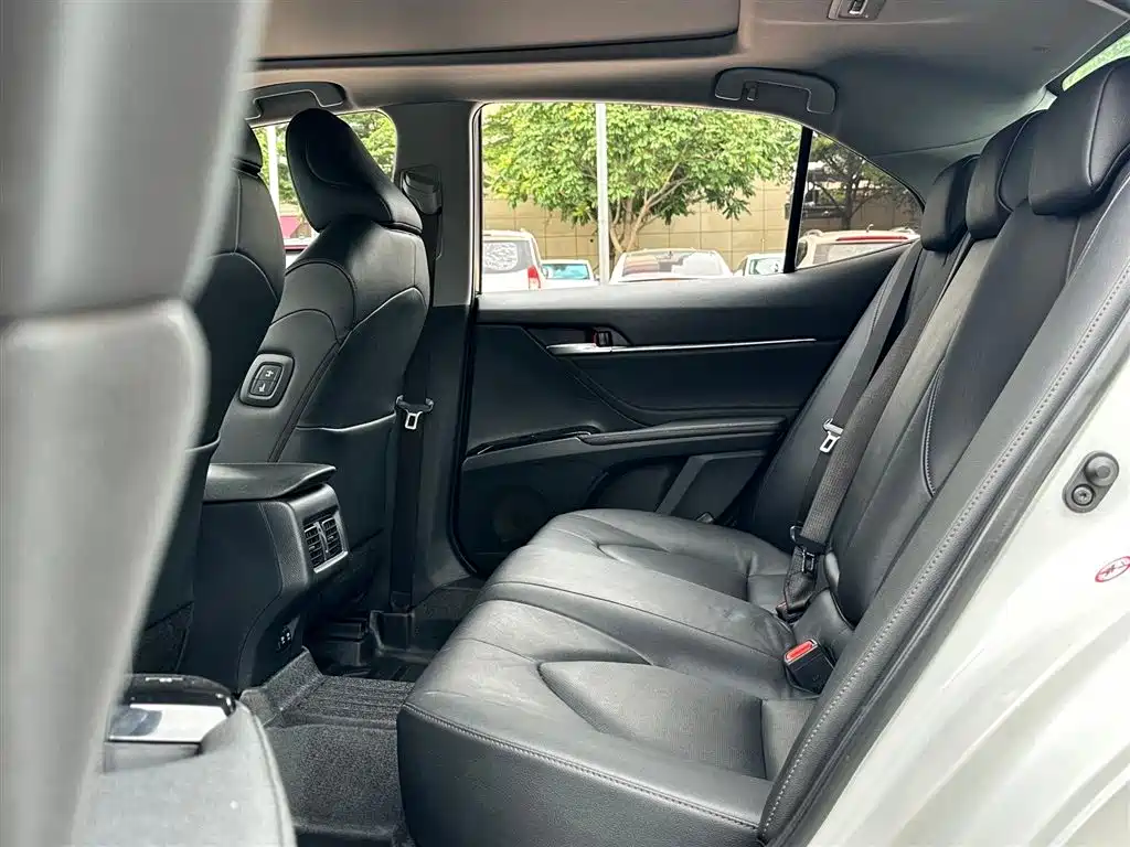 Toyota Camry 2018 2.5G Luxury Edition фото 9