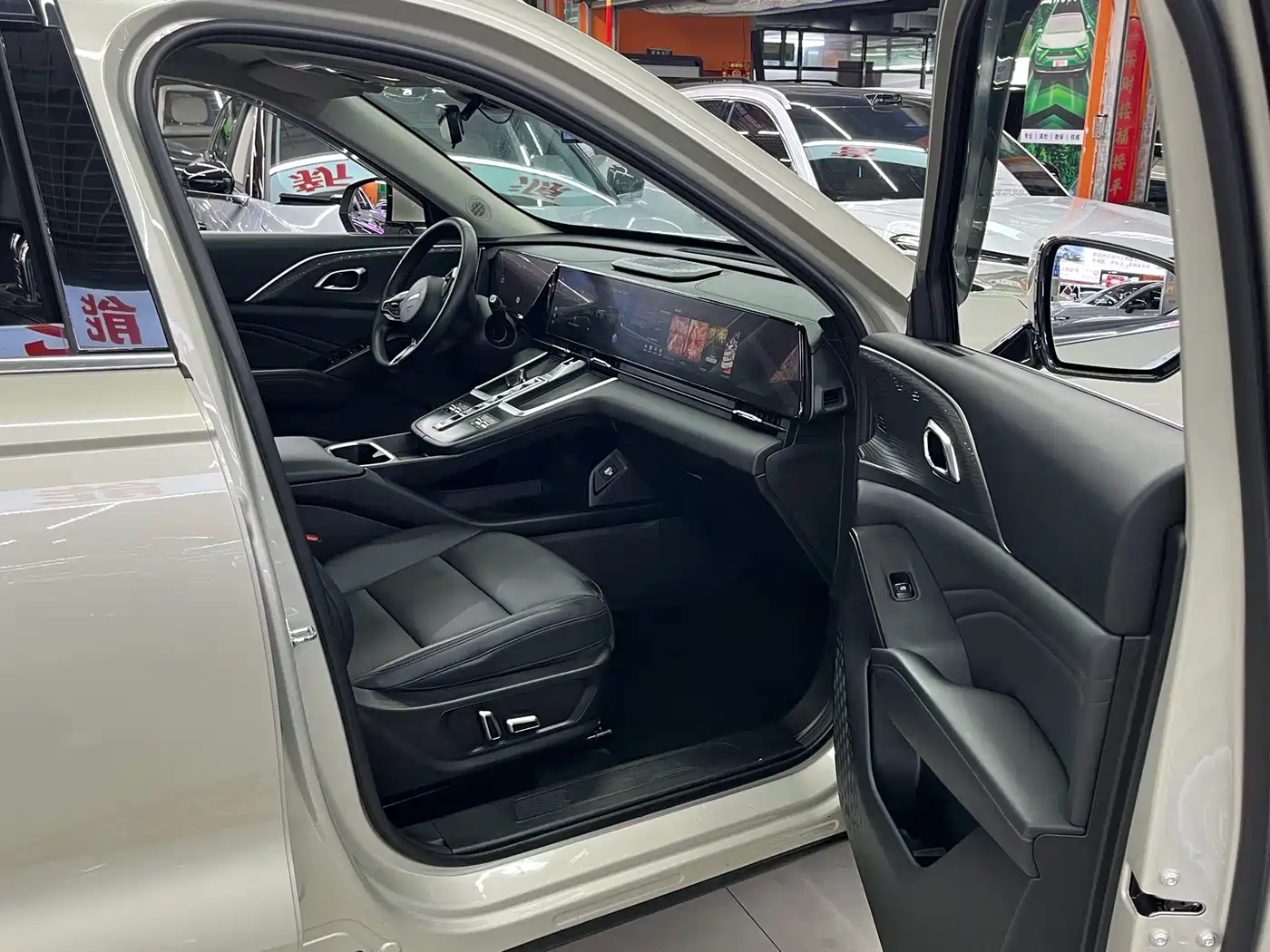 Haval Xiaolong MAX 2023 2023 1.5L Hi4 105 4WD Pilot Edition