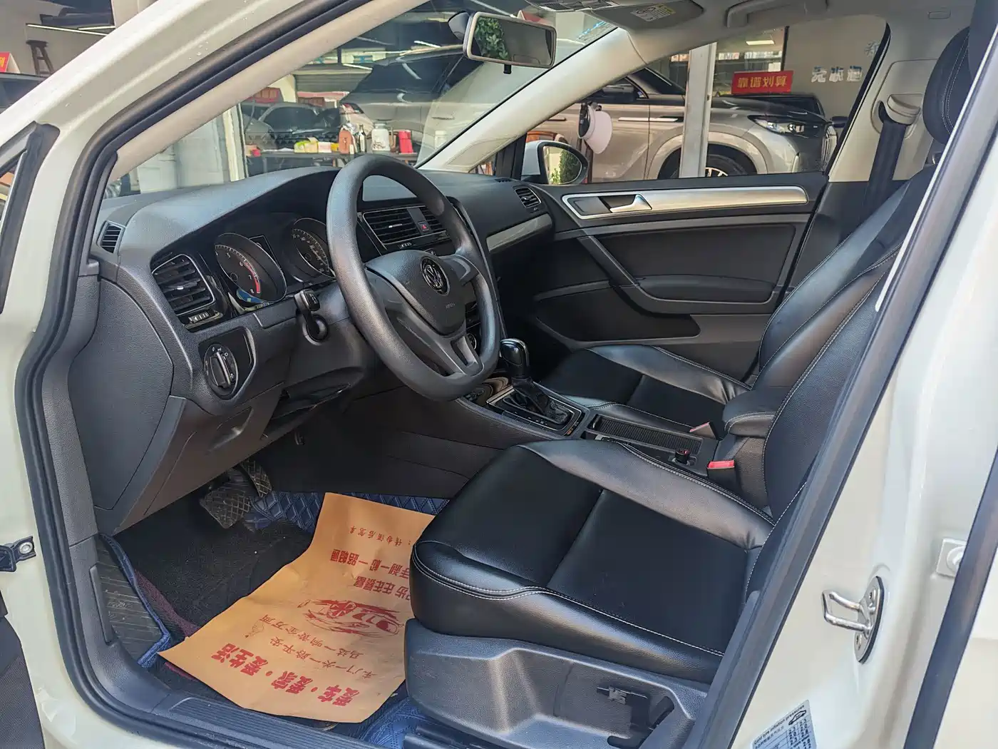 Фото 4 - Volkswagen Golf