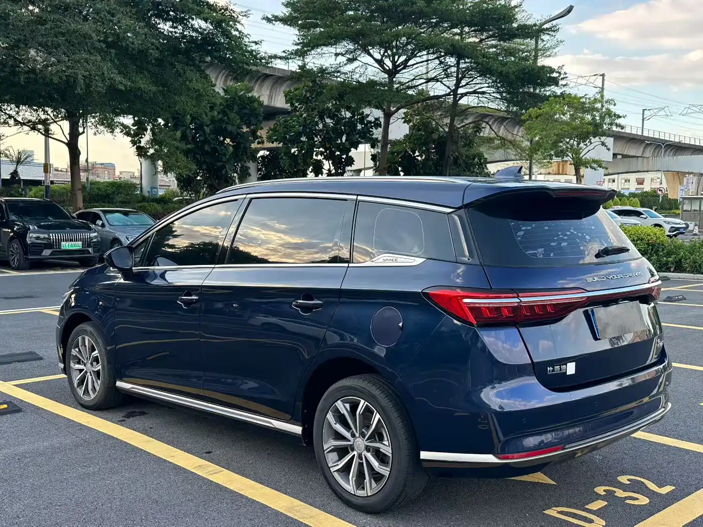 BYD Song MAX 2021 2021 Upgrade 1.5T Automatic Luxury Edition 7-Seater