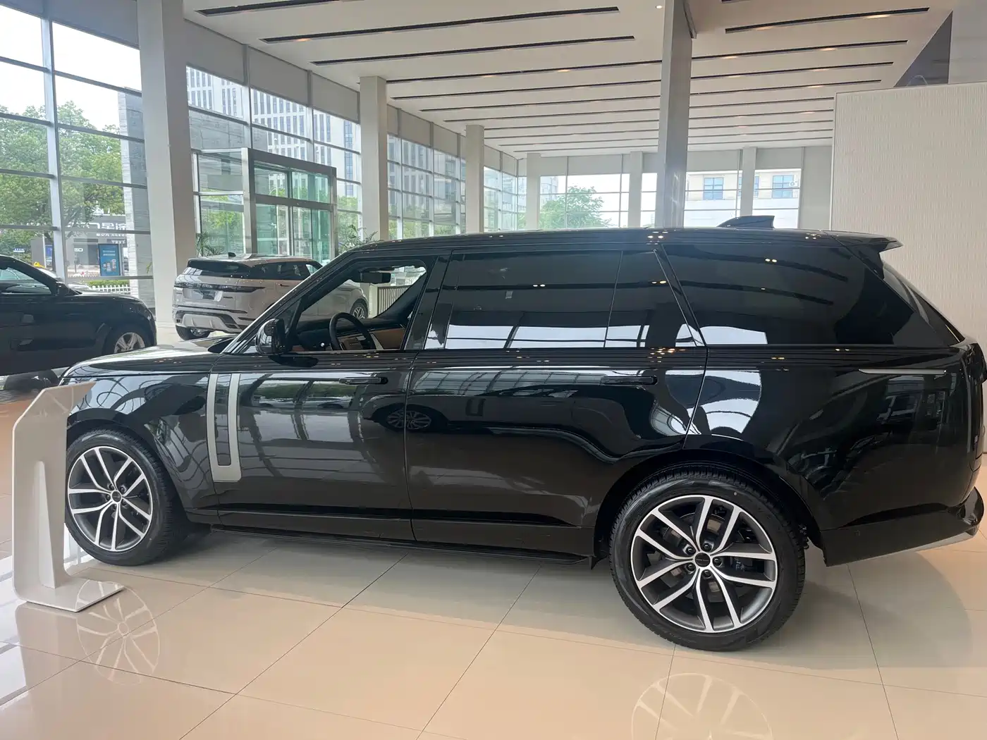 Land Rover Range Rover фото 8