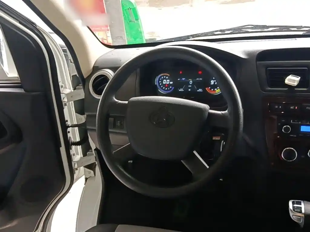 Changan Kaicheng Changan Ruixing EM60 2024 2023 Pure Electric Passenger Van 4525mm Vehicle Length Flat Roof Liftgate 6 seats 60kW 41.86kWh