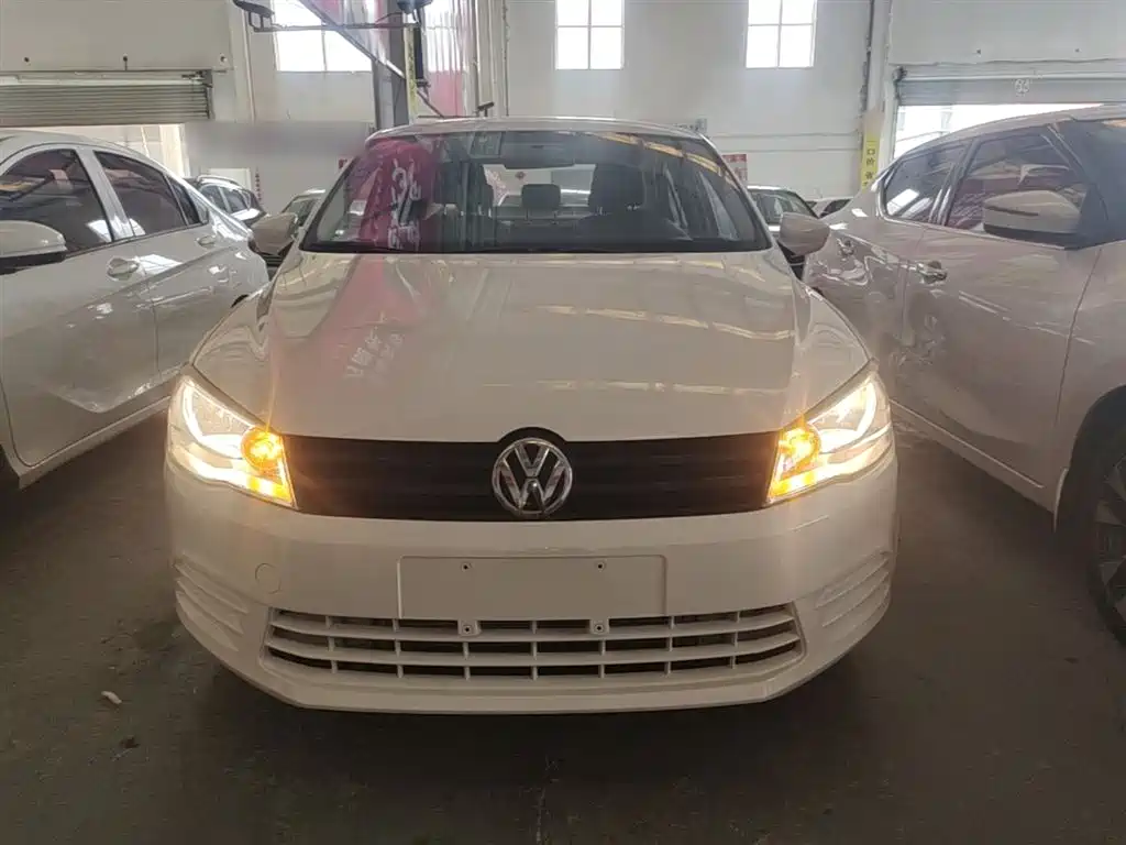 Volkswagen Jetta 2015 1.6L Manual Trend фото 3