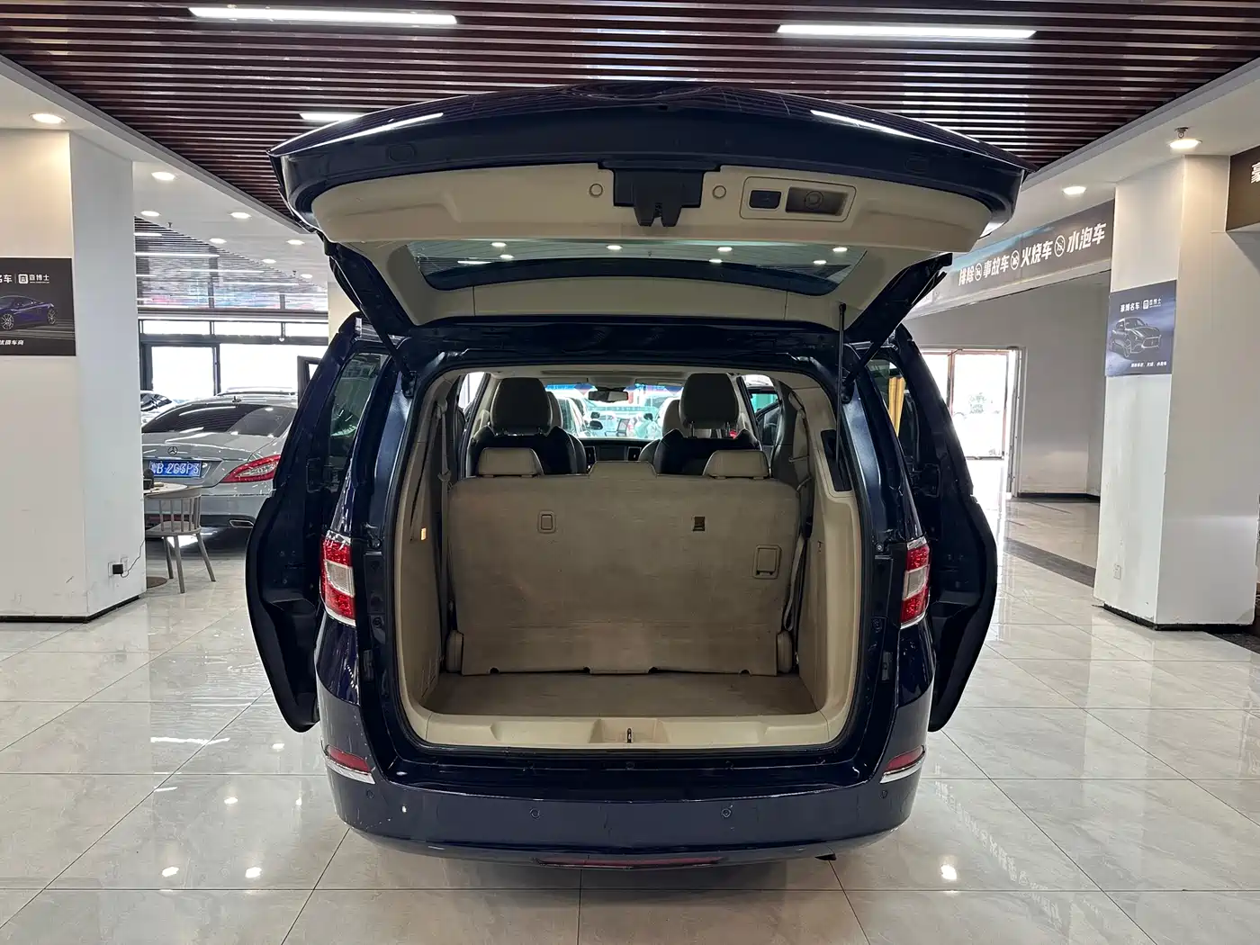 Buick GL8 2011 3.0L GT Luxury Business Elegance Edition фото 9