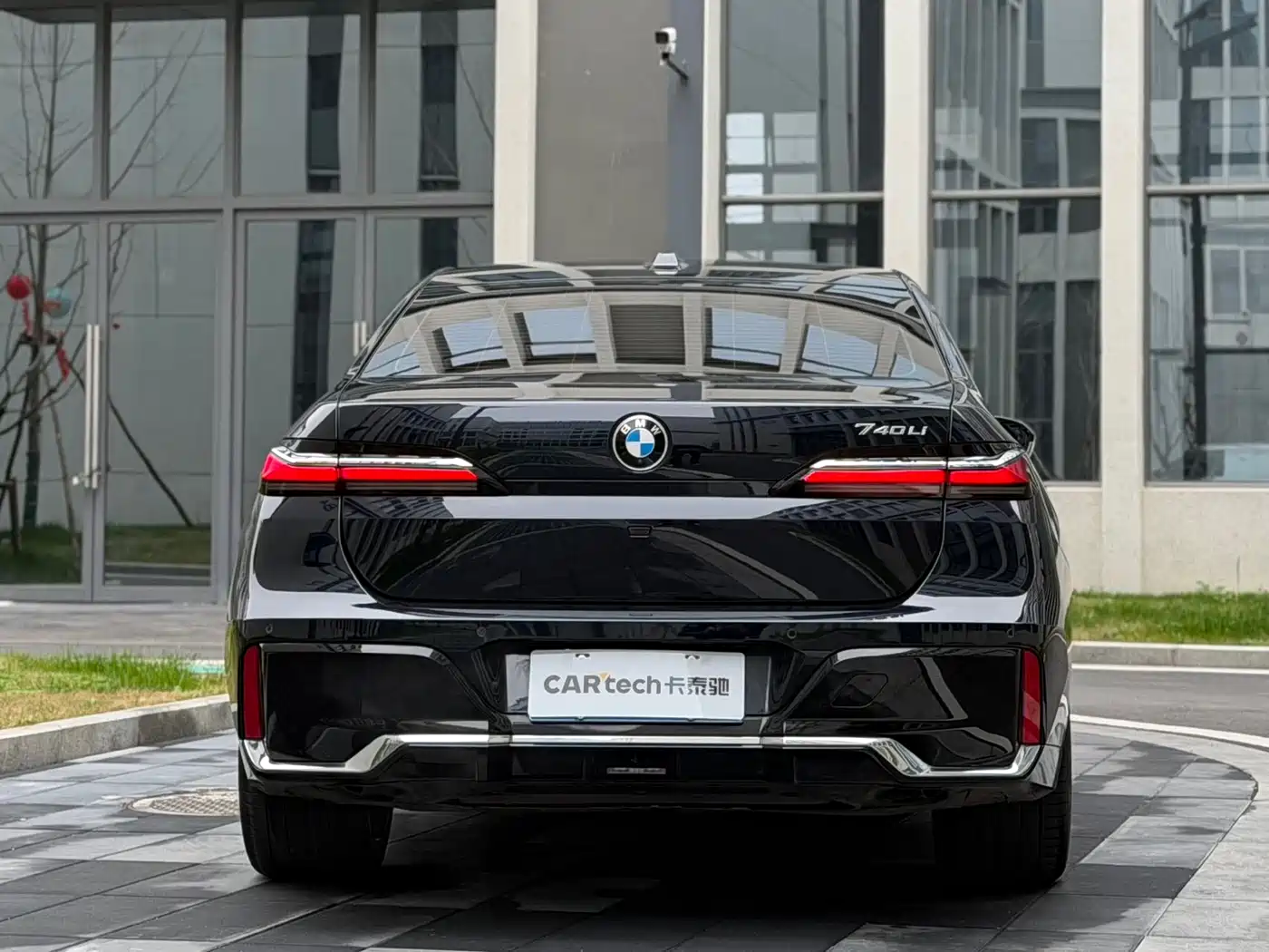 BMW 7 Series 2023 740Li Exclusive M Sport Package фото 4