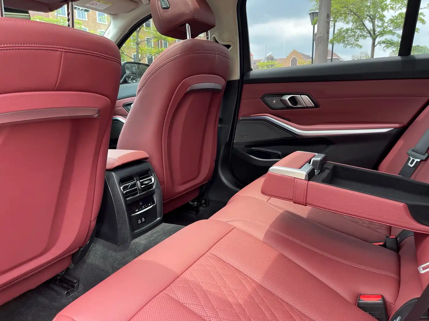BMW 3 Series 2025 330Li M Sport Night Edition фото 21