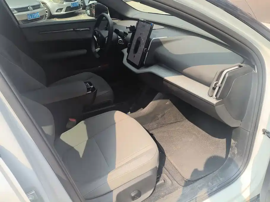 Volvo EX30 2024 2025 RWD Long Range Plus