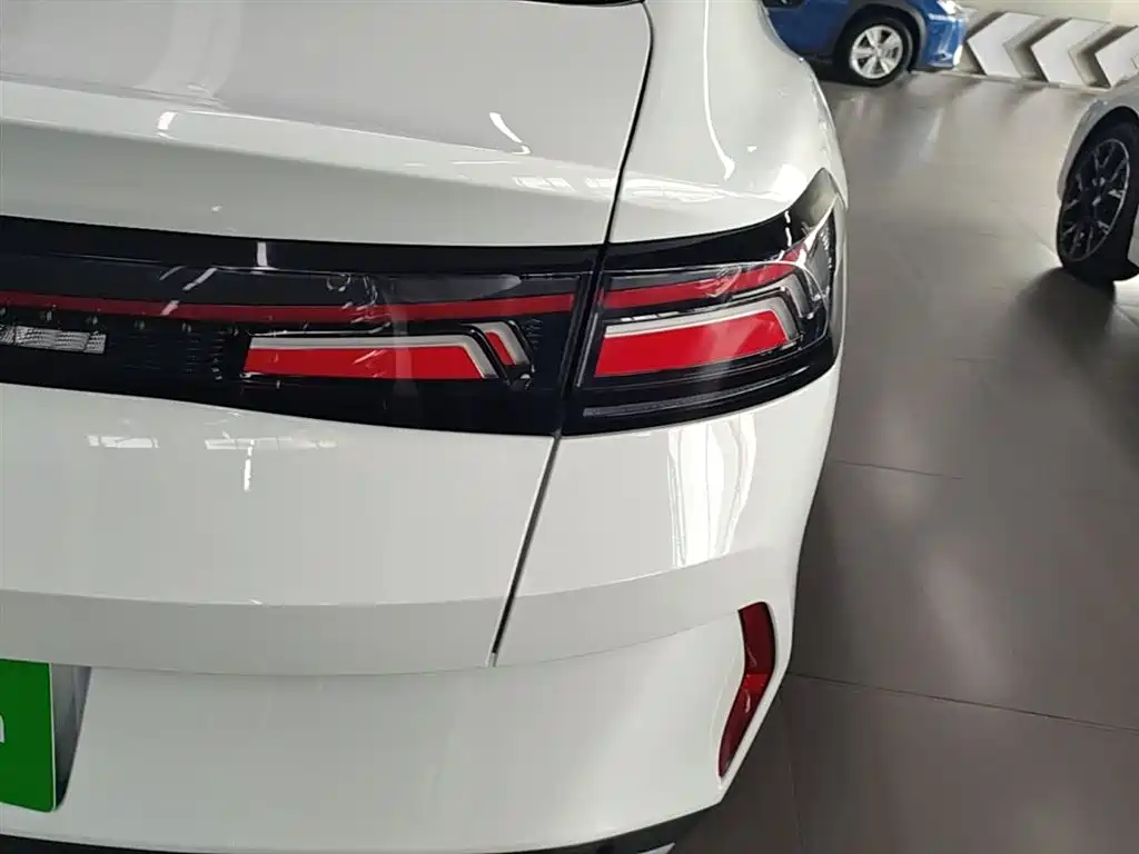 VOLKSWAGEN LINGDU