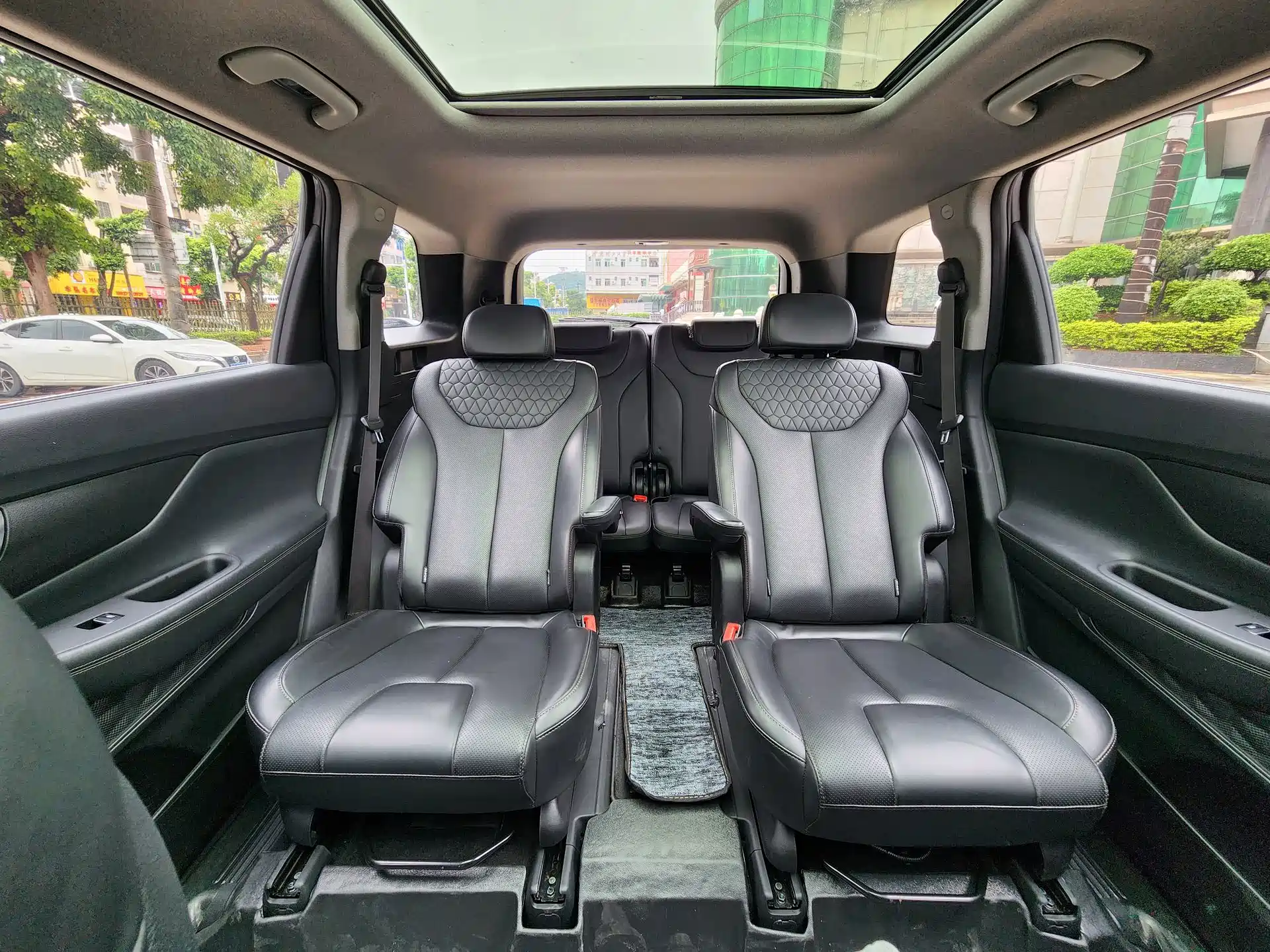 Photo 17 - Hyundai Santa Fe