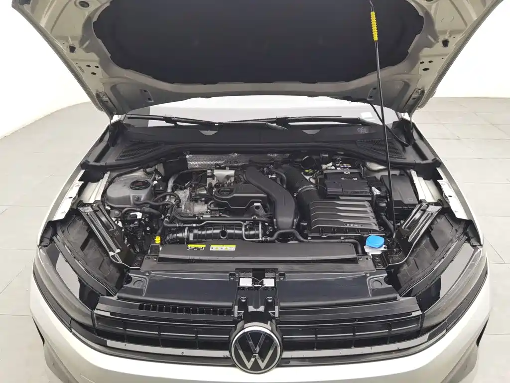 Photo 6 - Volkswagen Sagitar