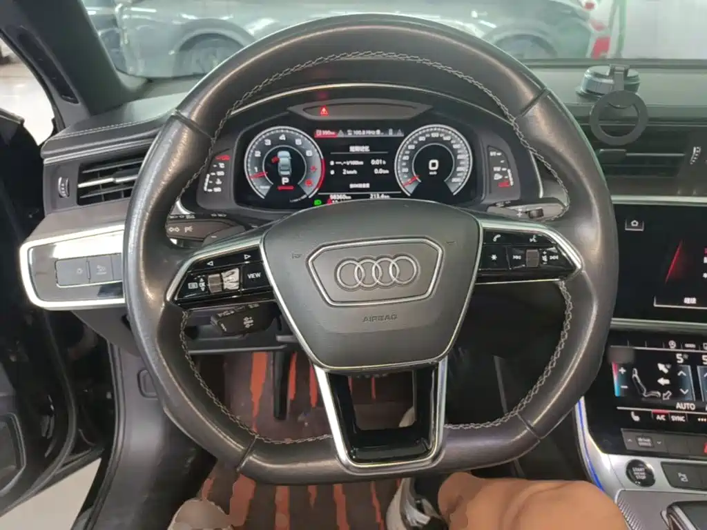 Фото 11 - Audi A6L