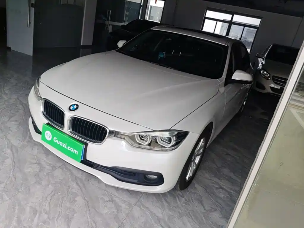 Photo 2 - BMW 3 Series