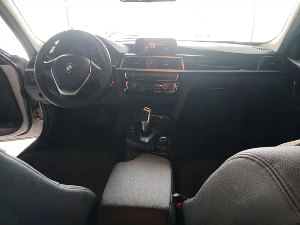 Photo 10 - BMW 3 Series