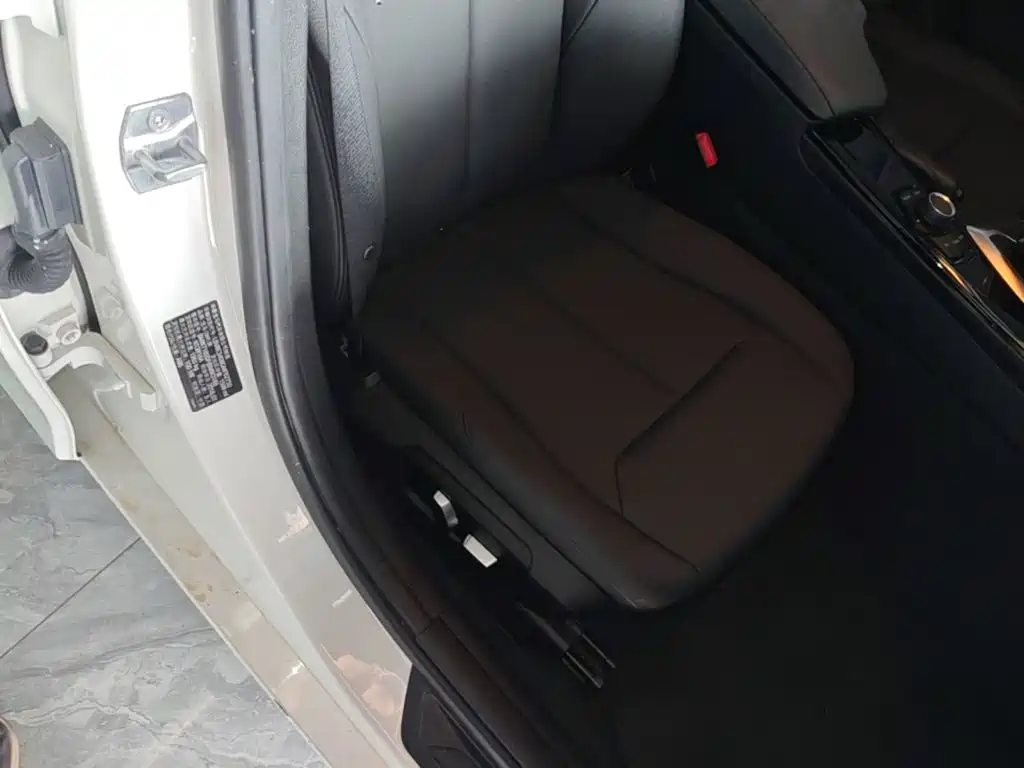 Photo 25 - BMW 3 Series