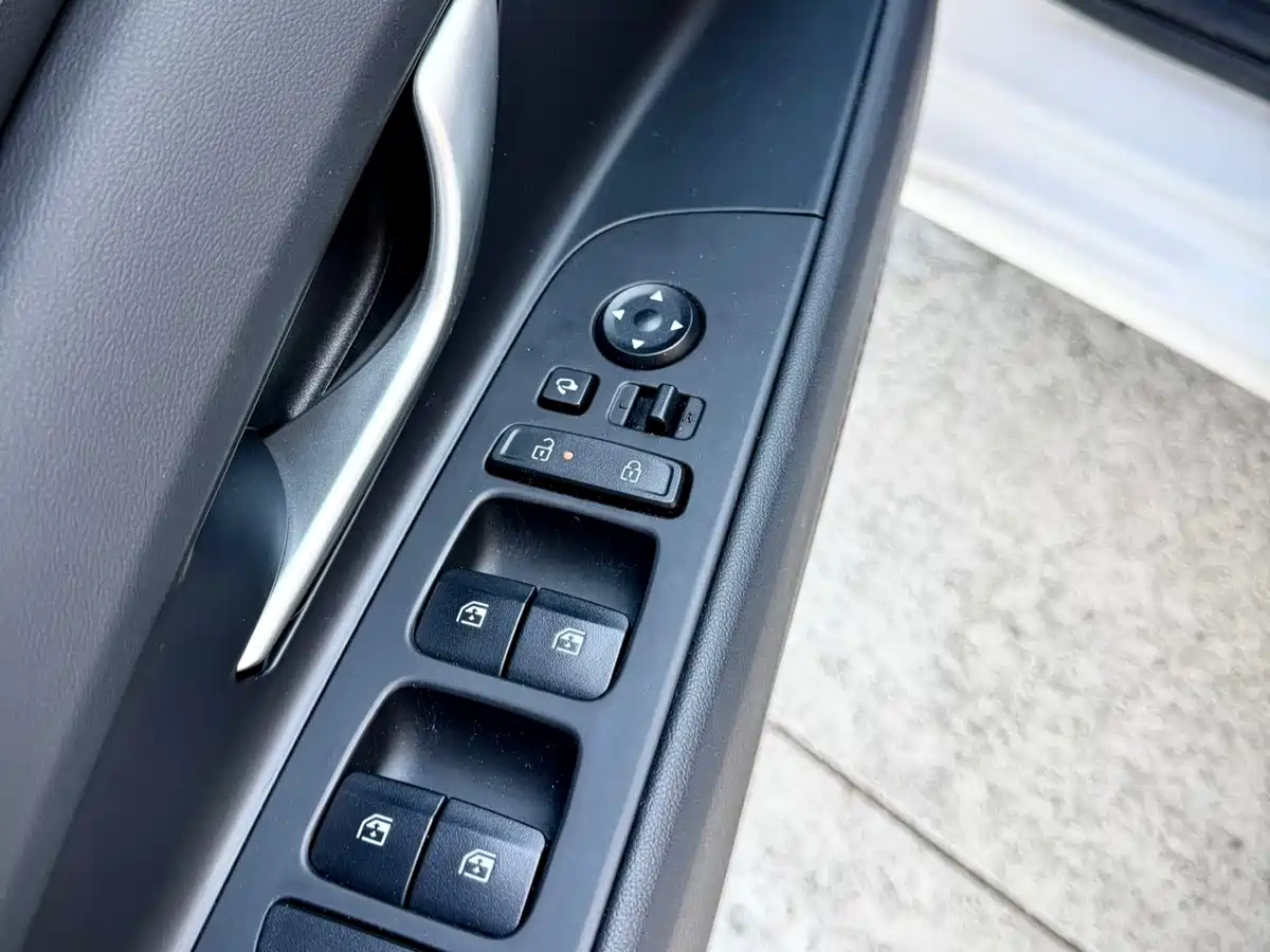 Hyundai Elantra 2023 Model 1.5L CVT LUX Premium Edition фото 18