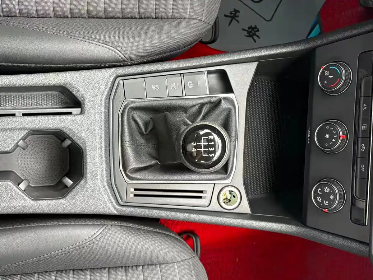Volkswagen Lavida 2019 1.5L Manual Comfort Edition China VI фото 15