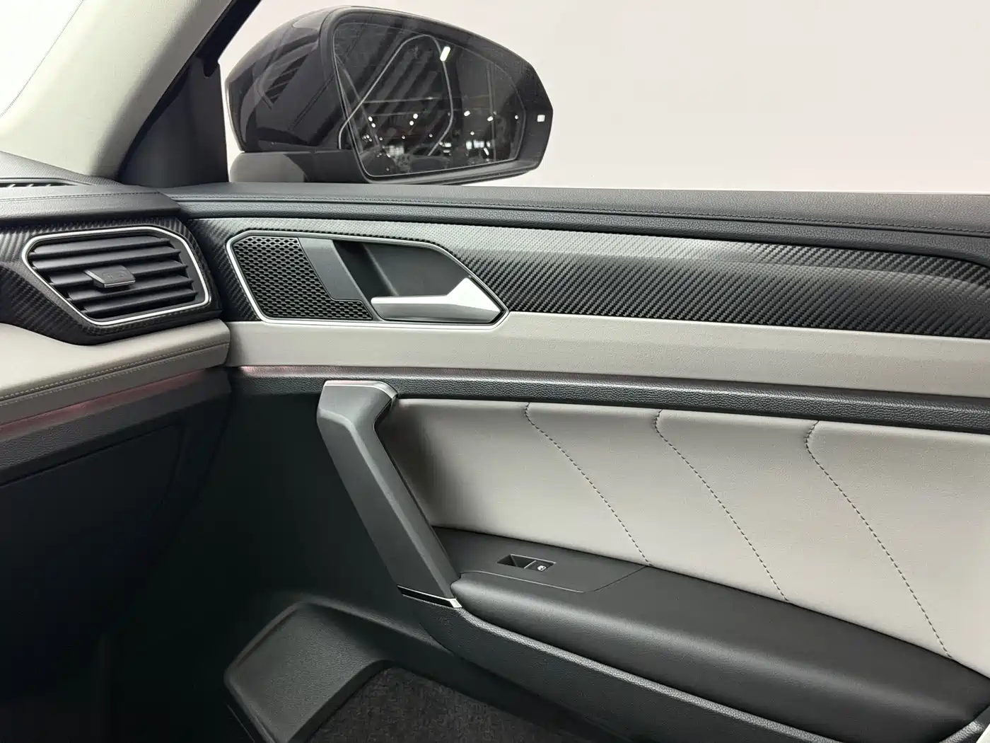 Volkswagen Tayron 2023 280TSI 2WD Luxury Plus Advanced Edition фото 11