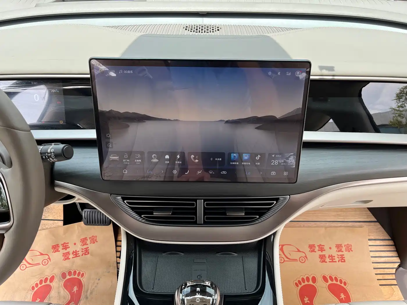 Denza D9 2022 DM-i 970 AWD Flagship фото 21