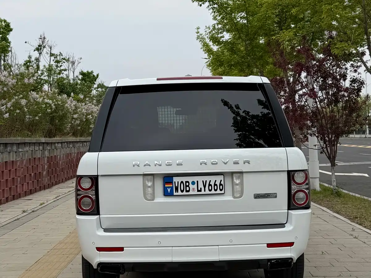 Land Rover Range Rover 2011 5.0 NA V8 HSE фото 5