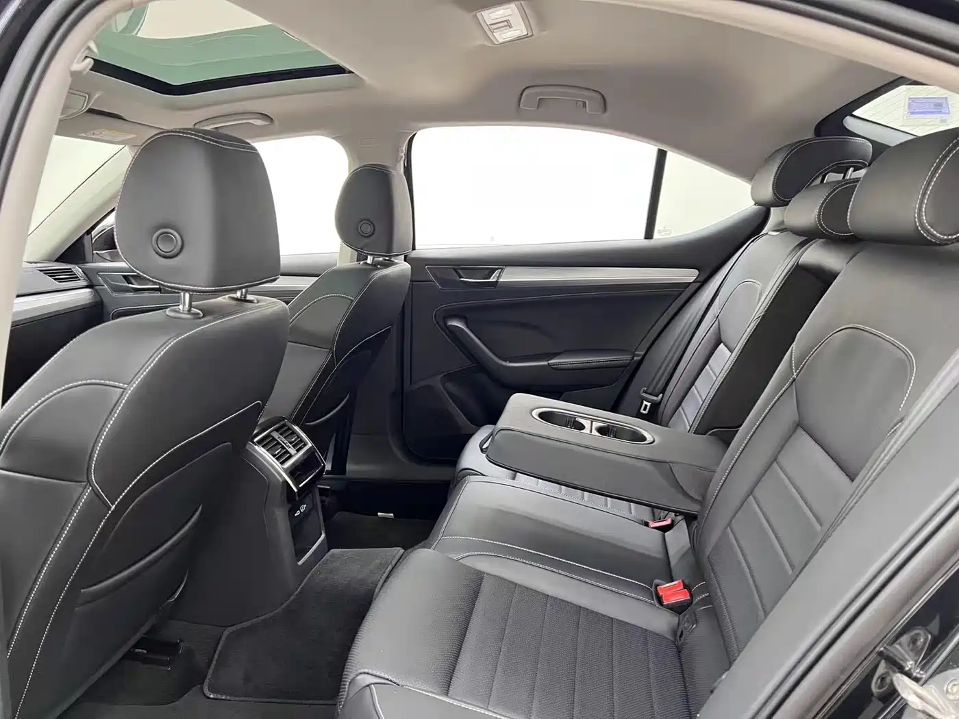 Škoda Superb 2025 Model TSI280 DSG Premium Edition фото 14