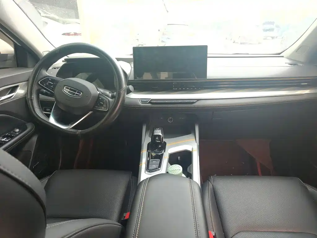 Photo 14 - Geely Emgrand L HiP