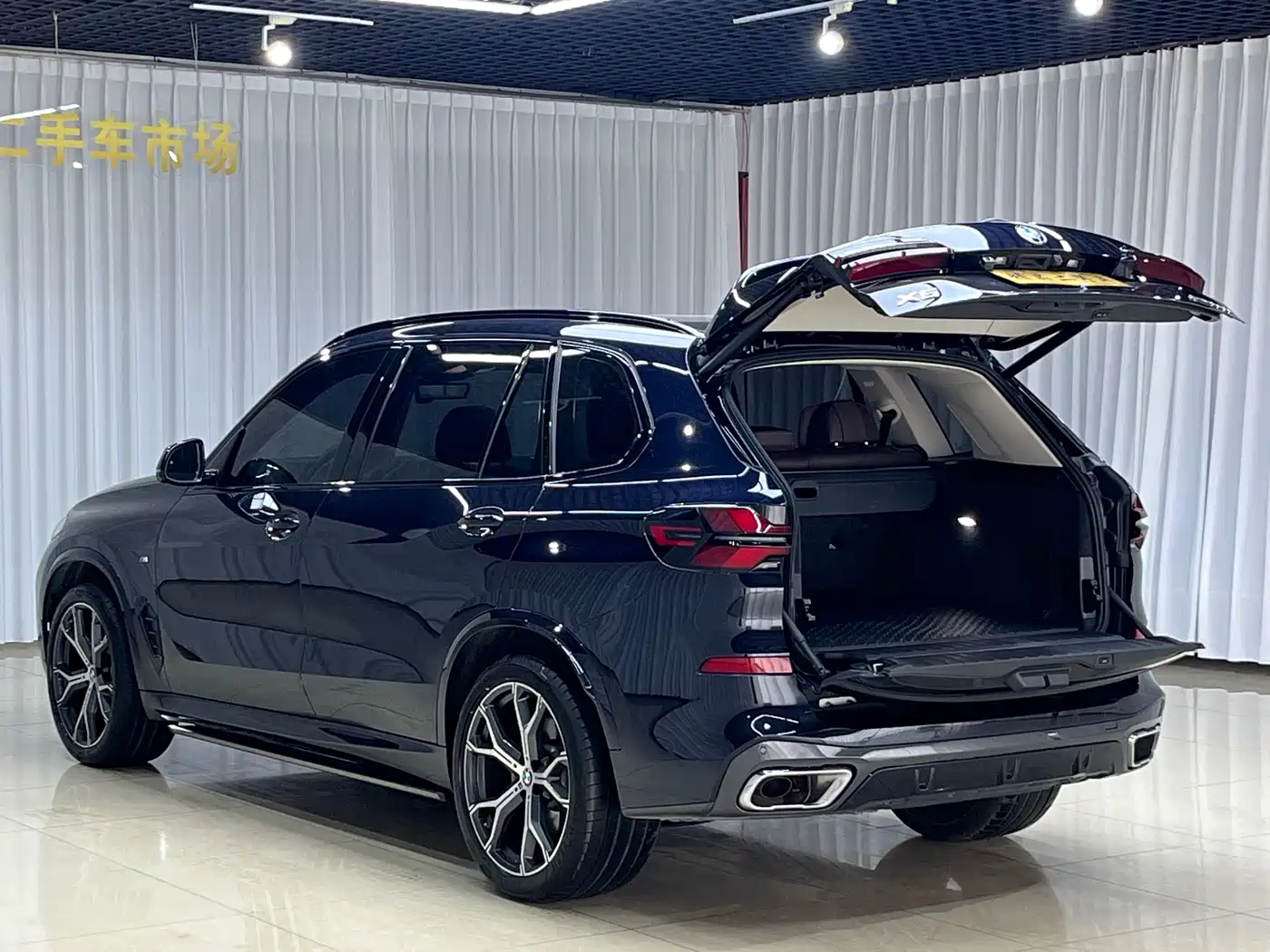BMW X5 2023 xDrive 30Li Premium M Sport Black Night Package фото 8