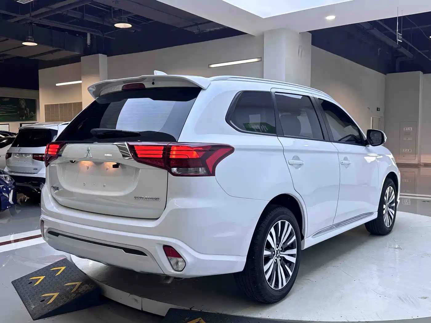 Mitsubishi Outlander 2023 2021 2.0L FWD Comfort Edition 5-seater