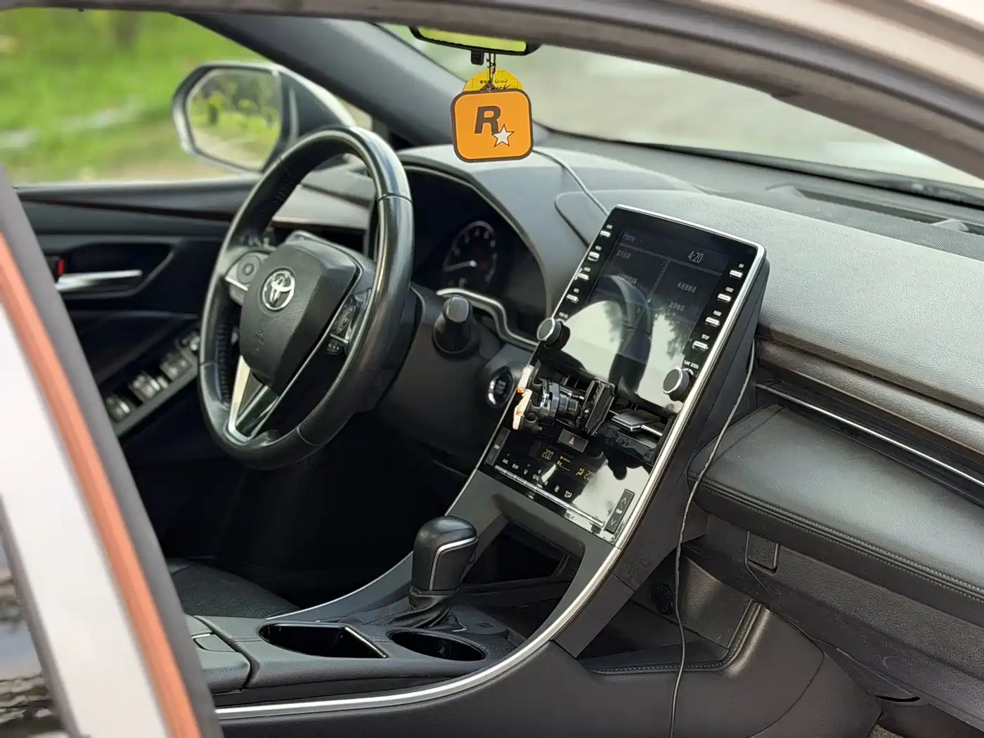 Toyota Avalon 2022 2.0L XLE Premium фото 16