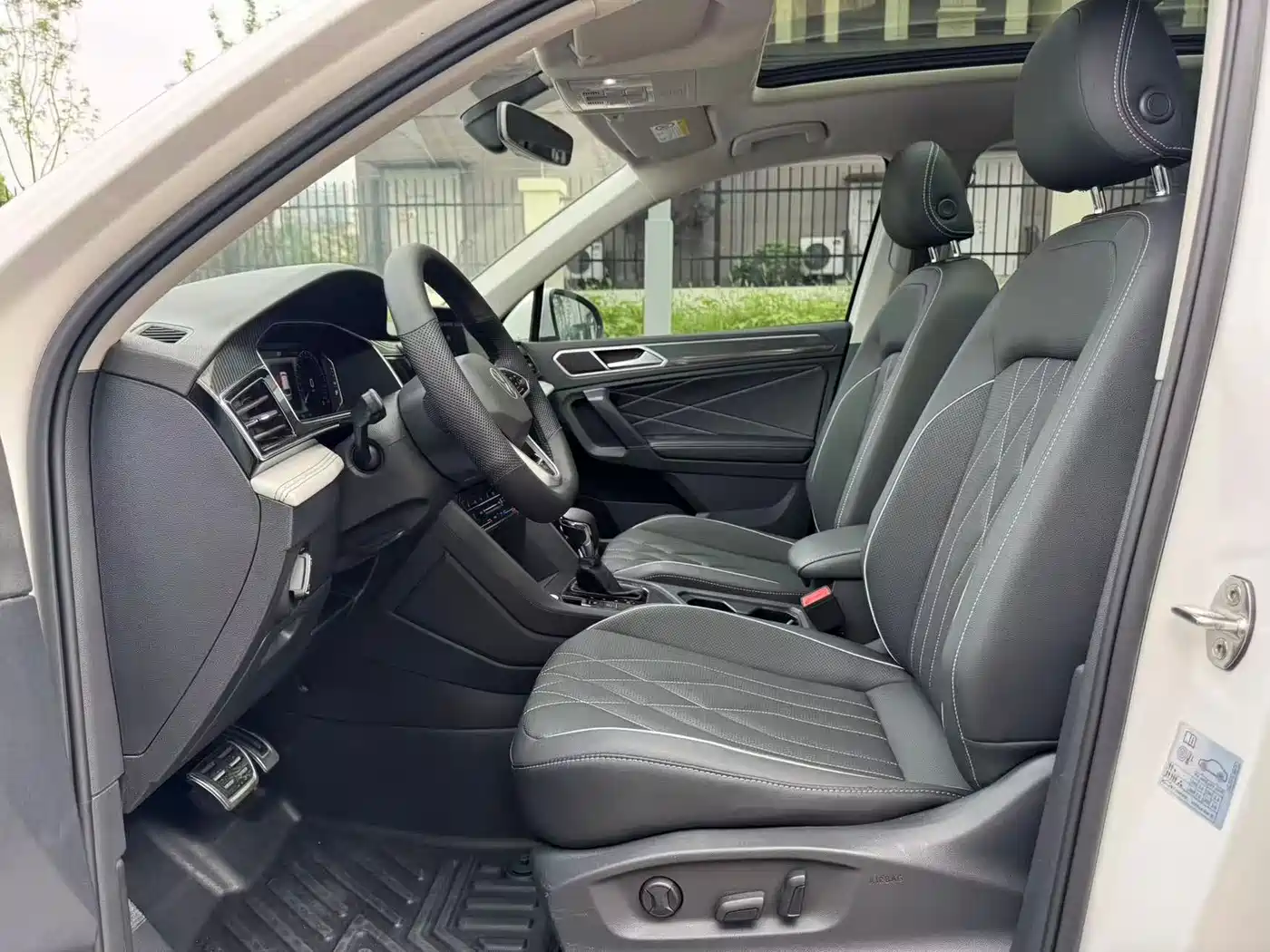 Volkswagen Tiguan L 2022 330TSI Auto 2WD R-Line Premium Edition фото 4