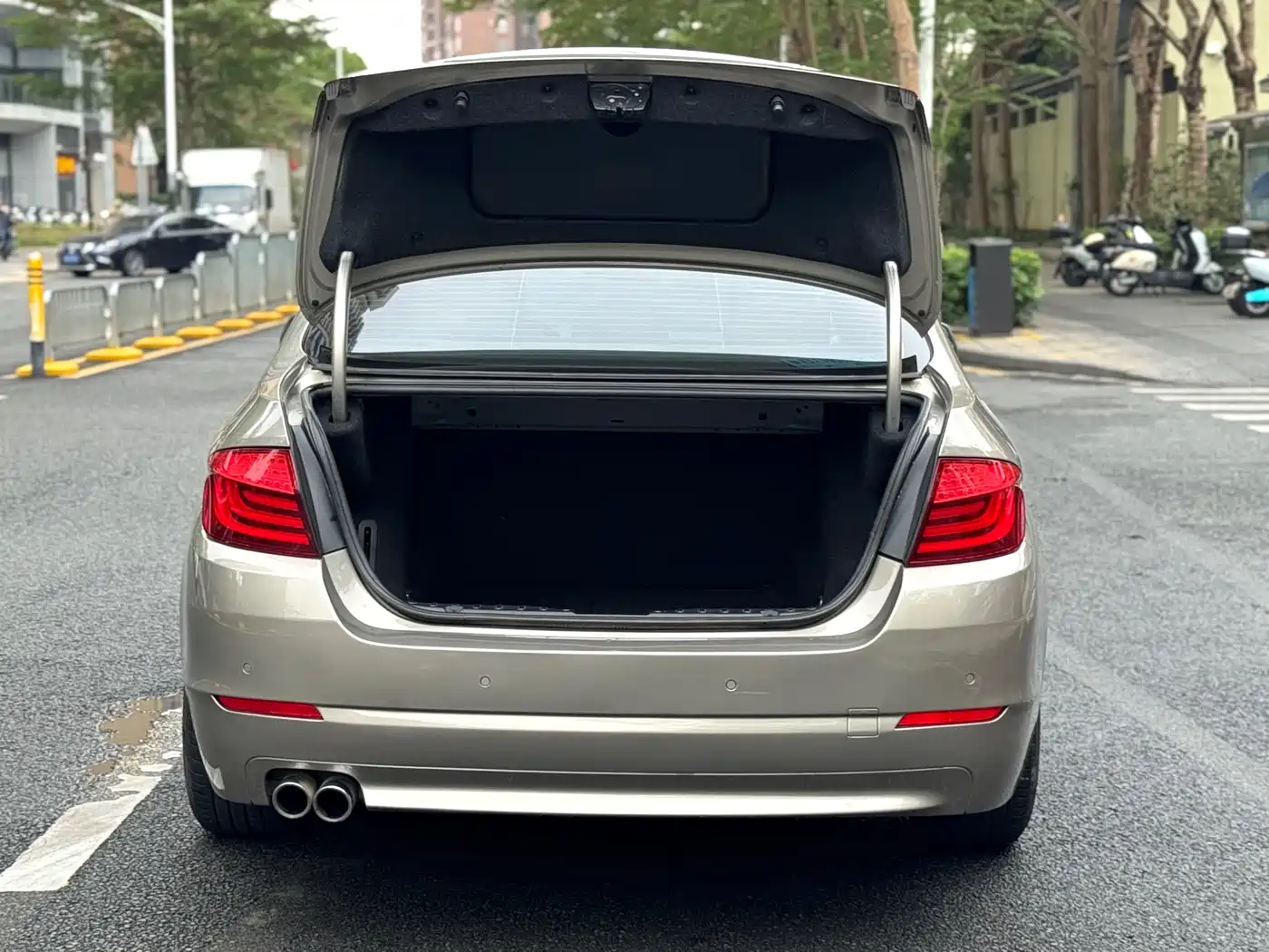 BMW 5 Series 2011 520Li Elegance фото 15