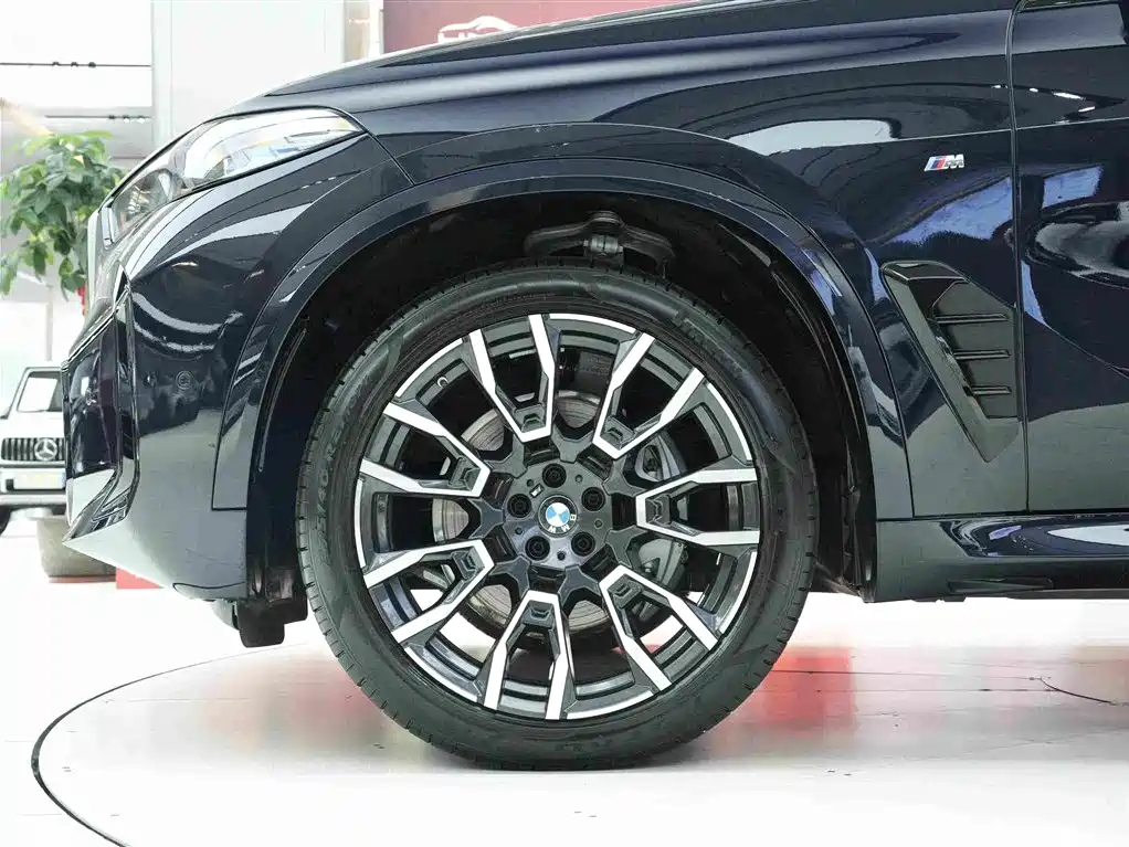 BMW X5 2026 2025 Model xDrive 40Li M Sport Blackout Package