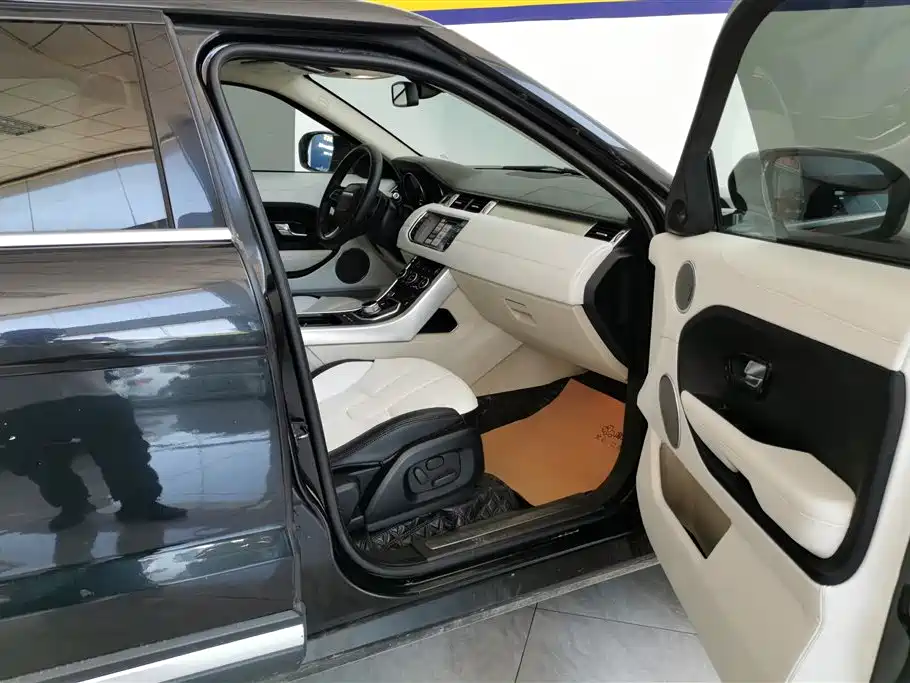 Land Rover Range Rover Evoque (Import) 2012 2.0T 5-door Premium Edition фото 8