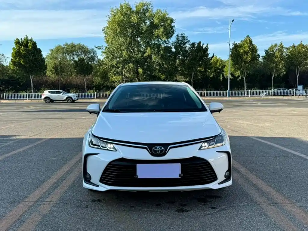 Фото 1 - Toyota Corolla