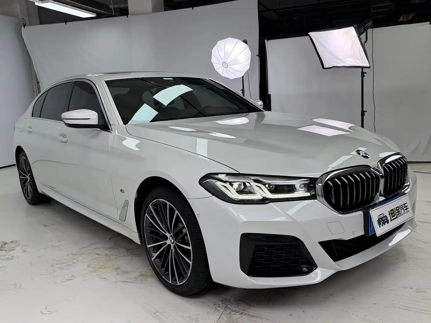 BMW 5 Series 2023 Facelift 530Li Leading M Sport Package фото 3