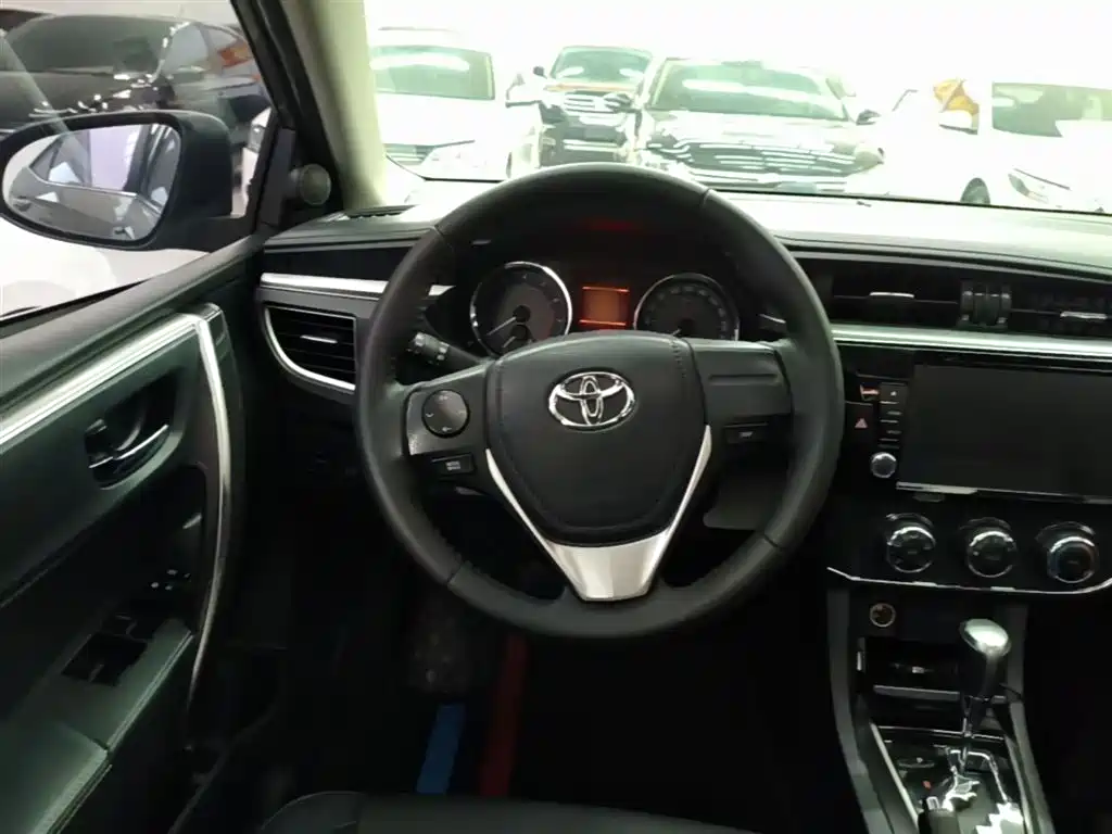 Toyota Corolla 2014 1.6L CVT GL-i Leather Edition фото 11