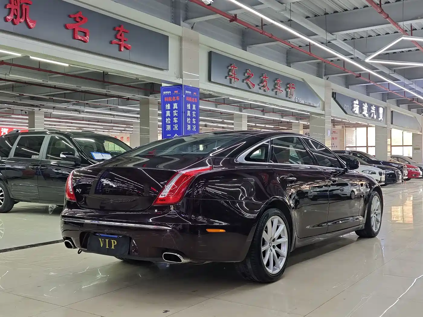 Jaguar XJ 2010 Model XJL 5.0 Panoramic Luxury Edition фото 4