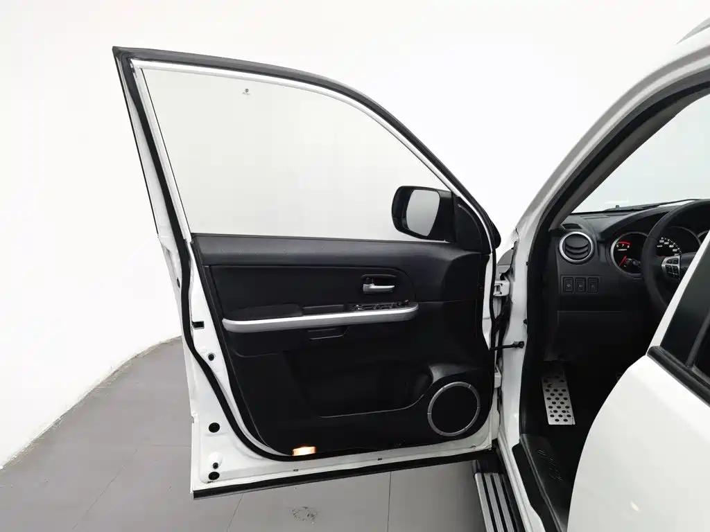 Suzuki Grand Vitara 2012 2011 2.4 AT JLX-EL 5-door Limited Edition
