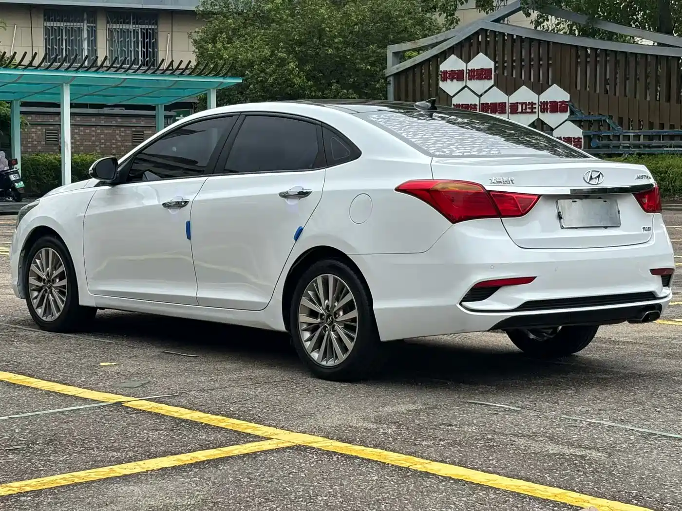 Photo 7 - Hyundai Mistra