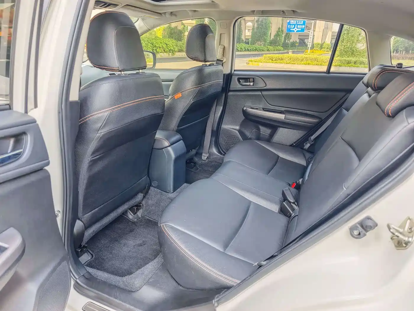 Subaru XV 2017 2.0i Luxury Edition фото 8