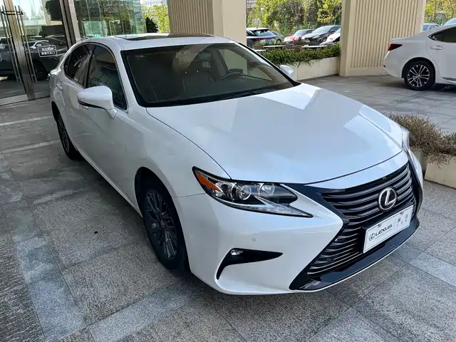 Lexus ES 2015 200 Comfort Edition — фото 4