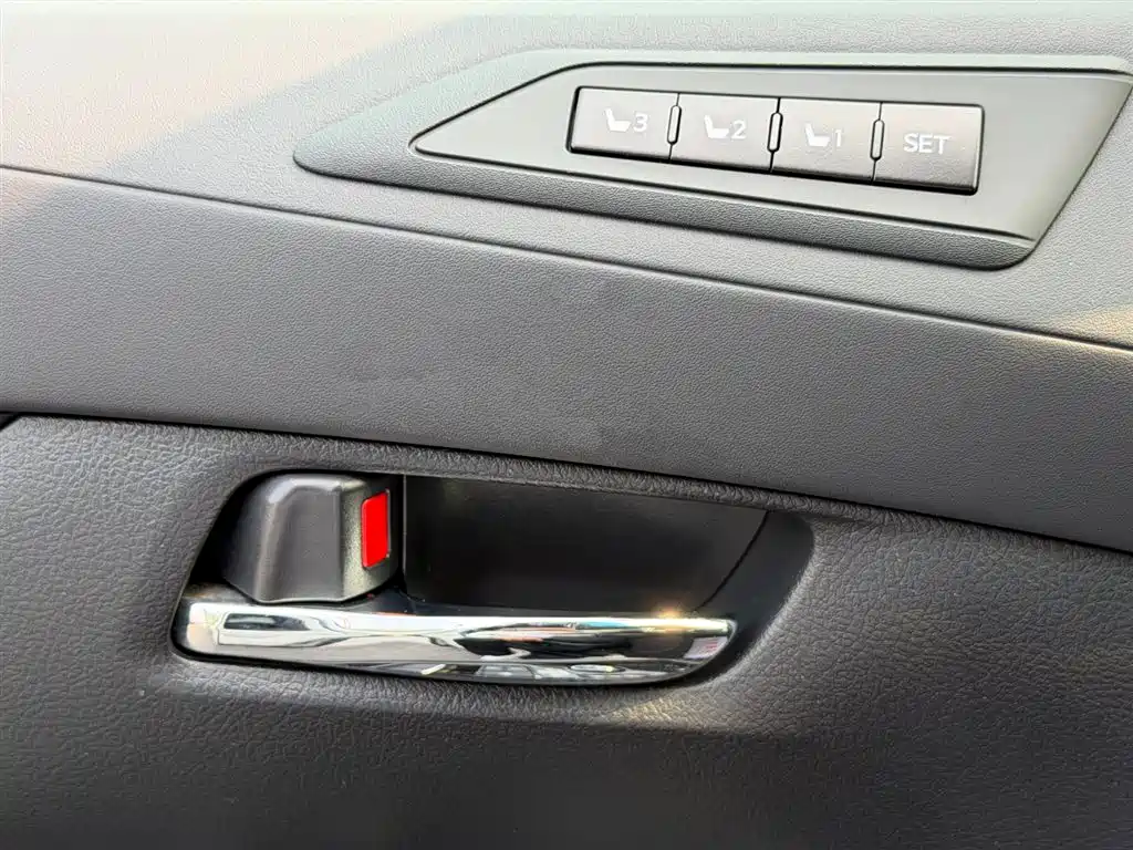 Toyota Alphard 2021 Hybrid 2.5L Premium фото 8