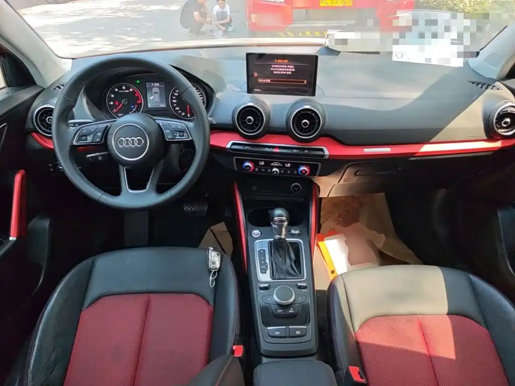 Photo 10 - Audi Q2L