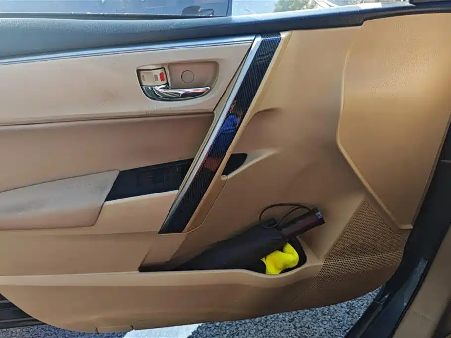 Toyota Corolla 2014 1.6L CVT GL-i фото 7