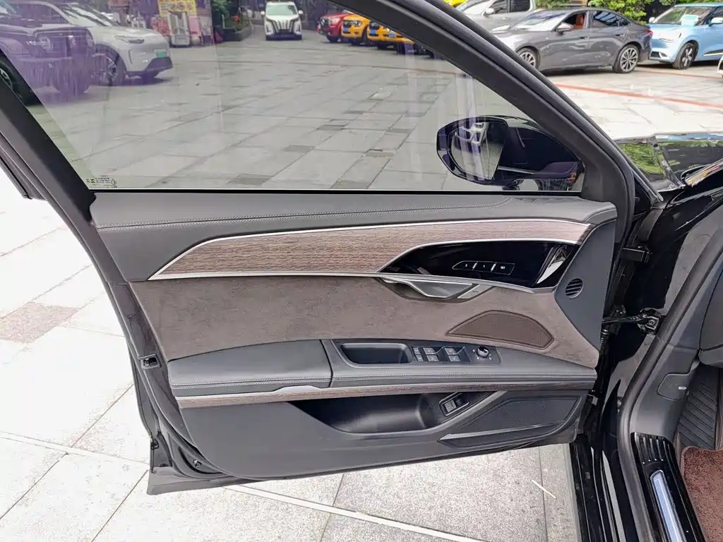 Фото 6 - Audi A8