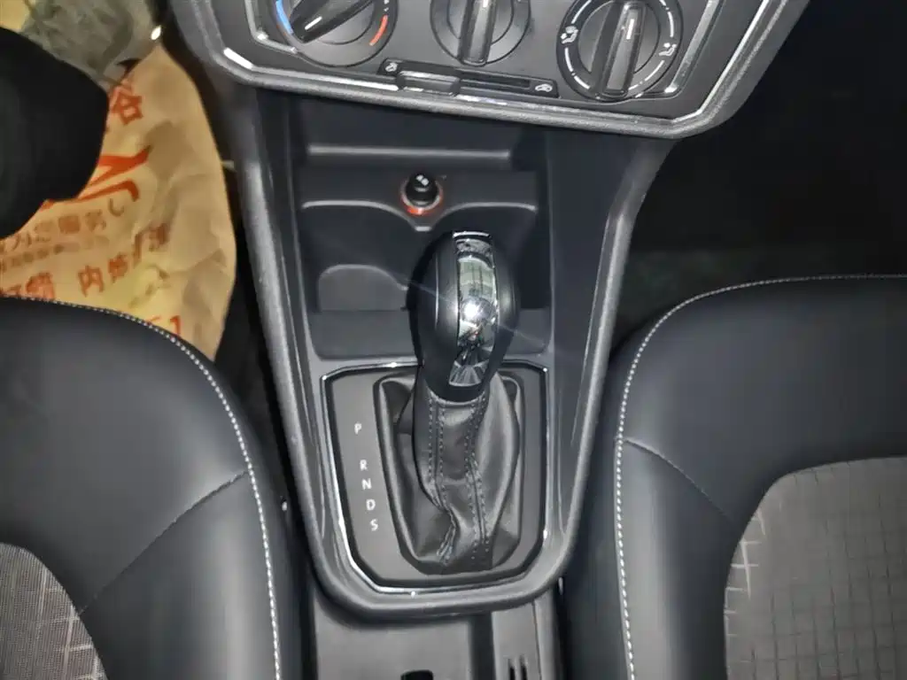 Volkswagen Santana 2016 1.6L Automatic Comfort Edition фото 14