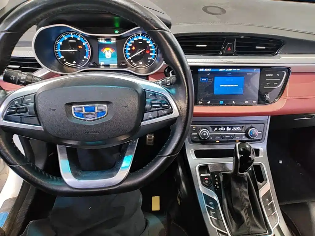 Фото 10 - Geely Vision S1